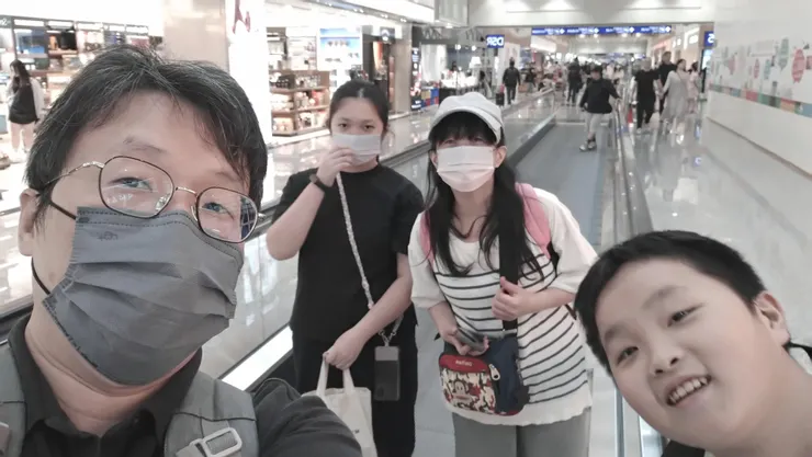 暑假的機場很熱鬧