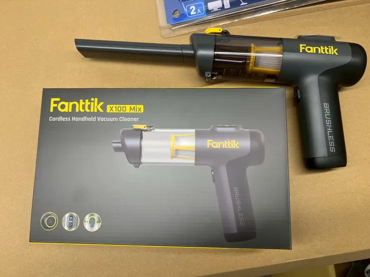 迷你吸塵器,買下是為了他的車子;很可以