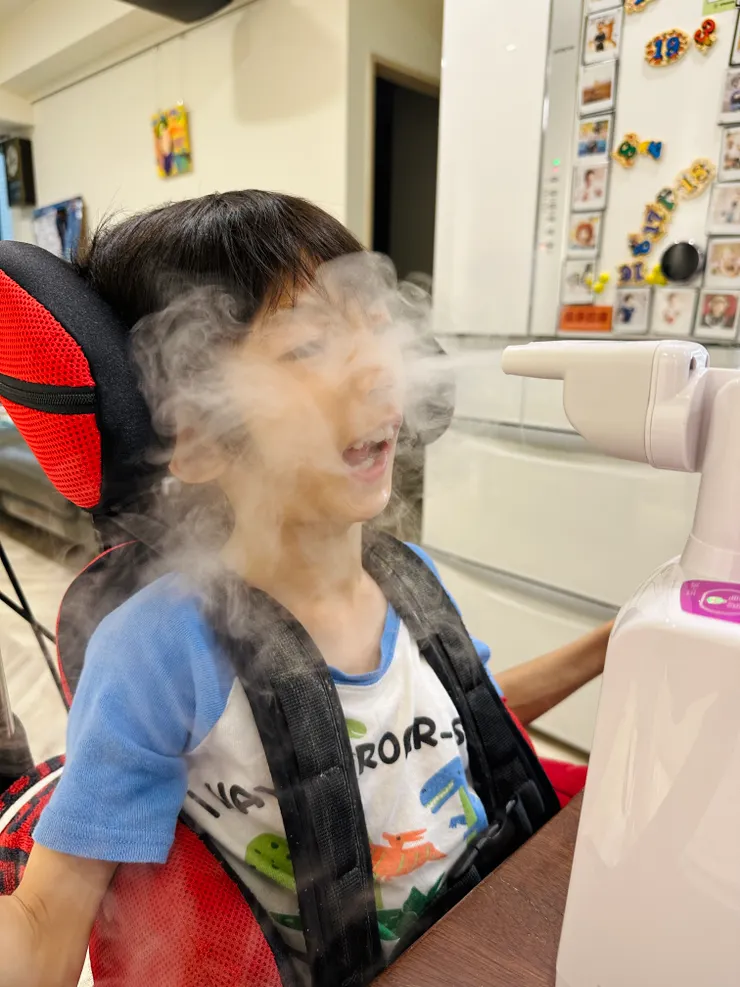 腦傷兒的日常一點都不簡單~吹拍痰。