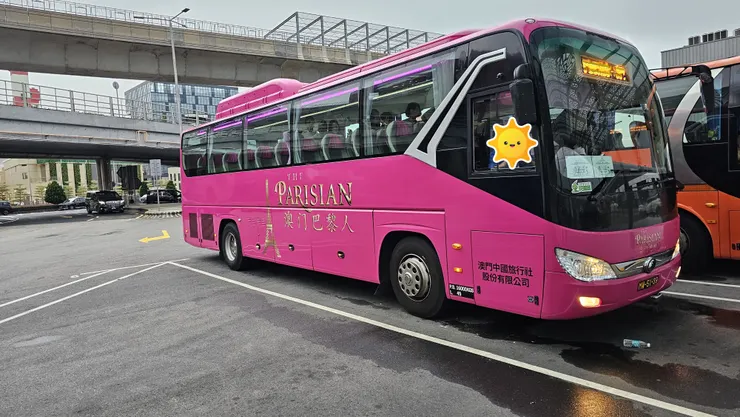 這是澳門巴黎人的免費穿梭巴士!