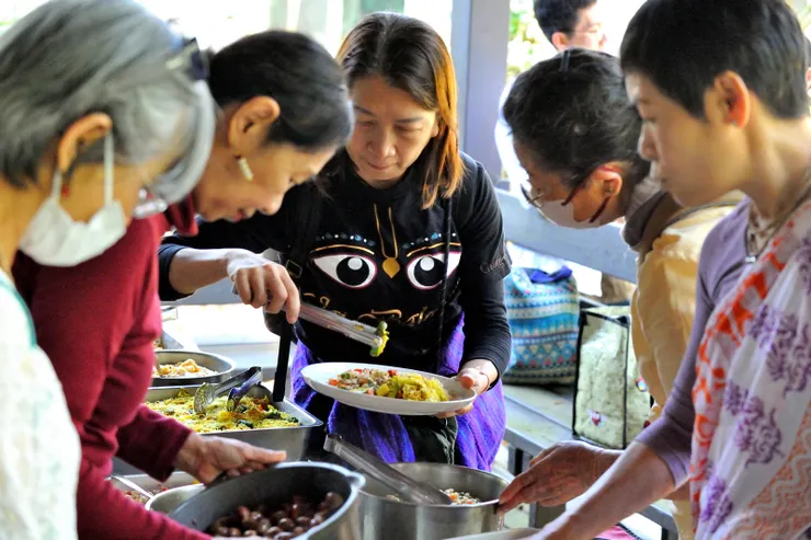 【享用完吉祥的靈性素食後就開始】