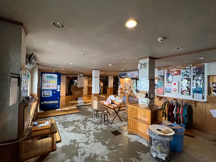 中間最濕的地板 我弄的 超級狼狽