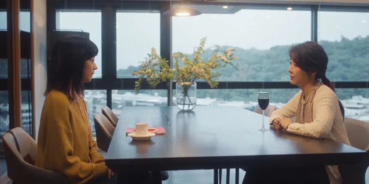 牛祐荷(少年保護官，圖左) 去探訪王麗雲(縱火犯母親，圖右)，親耳聽見王麗雲說兒子是惡魔；之前與胡家威(縱火犯父親)懇談時，竟然聽到這位父親希望別放兒子出來。牛祐荷面對這一對必須先教化的夫妻，可是傷了不少元氣。(圖片引自連結內容)