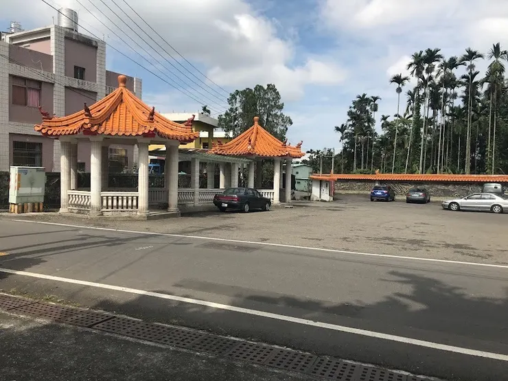 廟埕寬闊、涼亭（圖片截圖於網路）