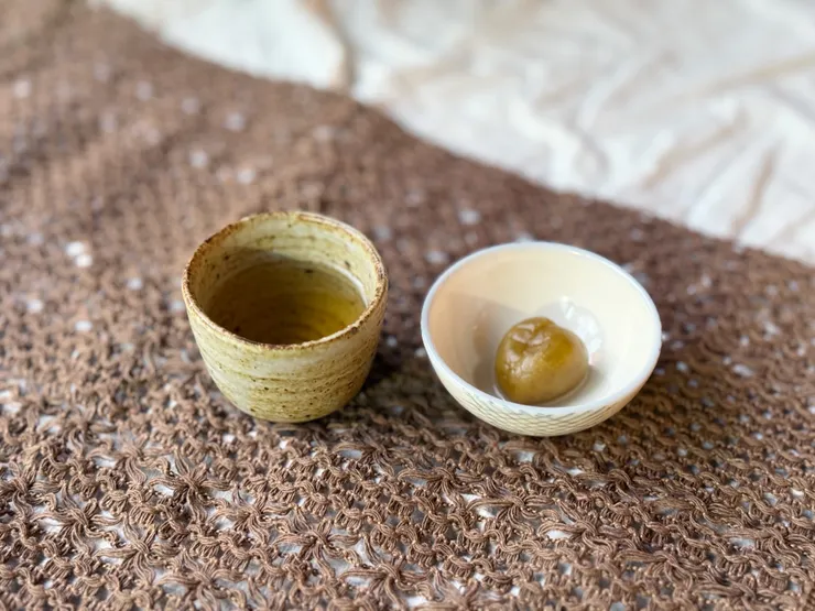 款待的脆梅和明前碧螺春，好酸的梅，好喝的茶