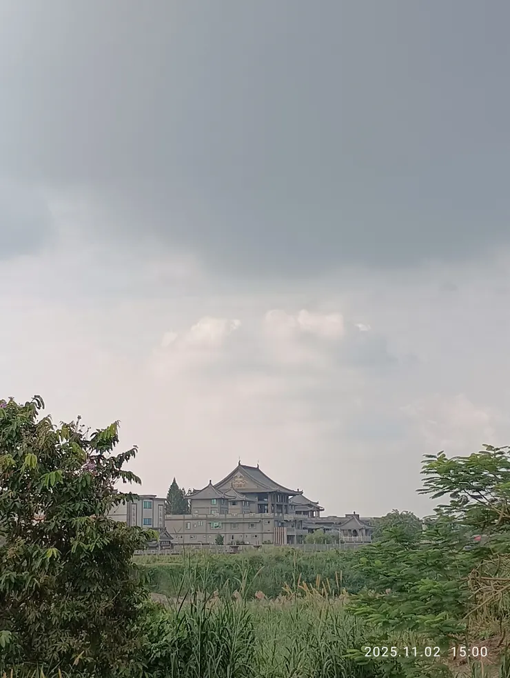 自拍攝，佛恩寺位溪旁