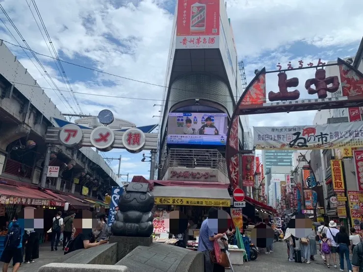 人很多的阿美橫町。