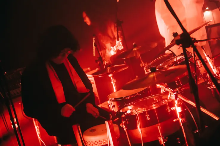 爵士鼓加入北鼓、通鼓與鑼鈔組，增加許多台灣人耳熟能詳的聲音想像。 （圖／裝咖人 提供）