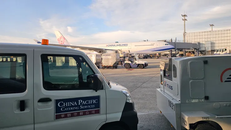 B1R登機門看出去的華航空中巴士A330-300型客機!