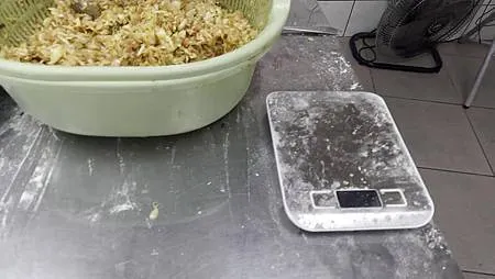 [基隆美食]日賣千顆老字號金黃脆皮水煎包紀錄，西定水煎包四十