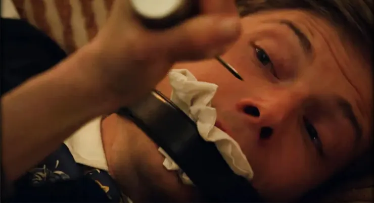 據說隨著時間的推進，人類對於犯罪刑偵科技的研究可能會有大躍進的情況，包括了可以從死者的視網膜裡提取近期的影像畫面？所以兇手非得刺瞎你的雙眼不可！