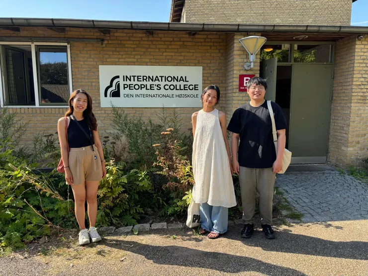 定居在丹麥的朋友來學校拜訪我