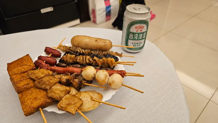 下班吃燒烤配啤酒真的讓人感到前所未有的放鬆!