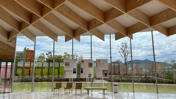 這麼美的山跟海，成為最漂亮的背景。