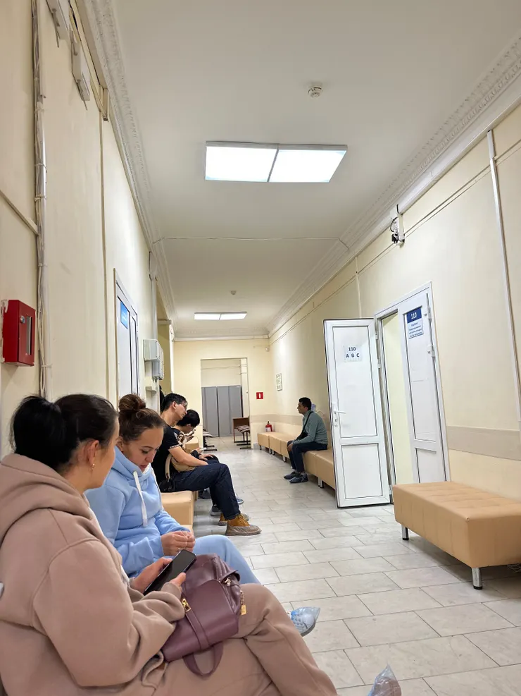 等待的外國人們（包括我）