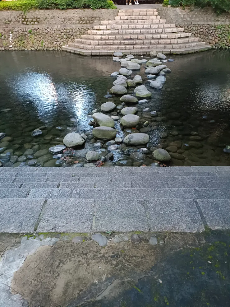 護城河的石頭們