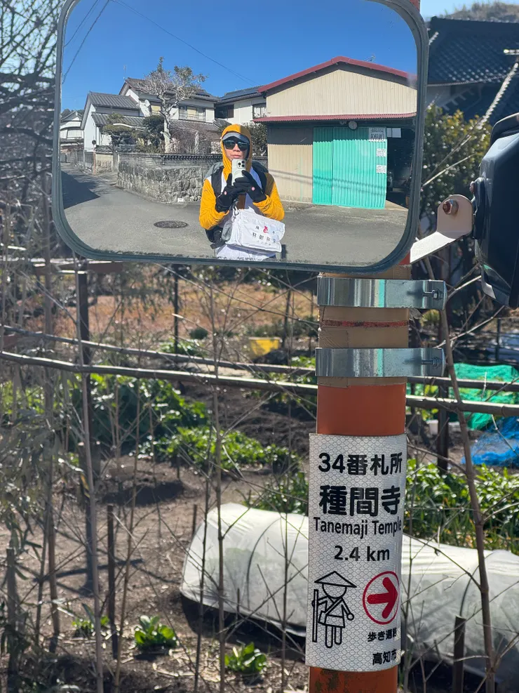 在反光鏡裡看見自己