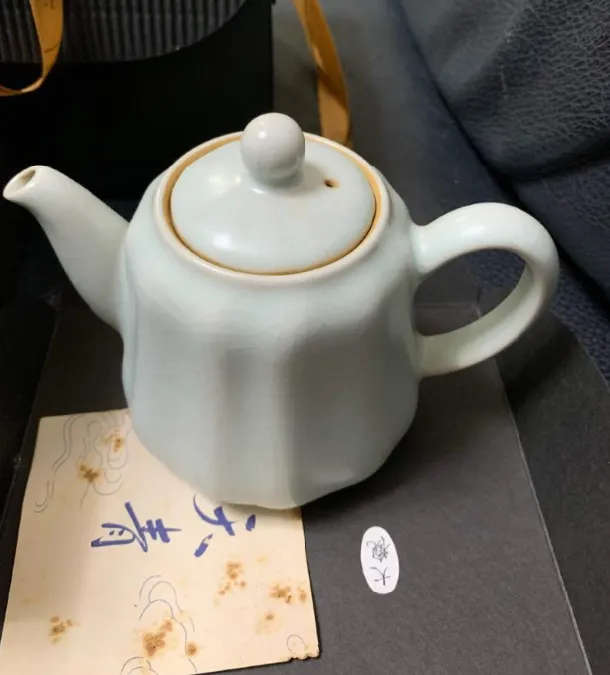 公認台灣仿古瓷第一品牌，被稱為「當代官窑」，是海內外藏家與茶人追捧的頂級瓷窯。
