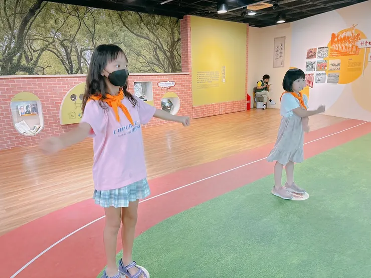 台南市兒童科學館參觀時空旅行主題展:上華蒙特梭利實驗教育機構的AI科技探索之旅