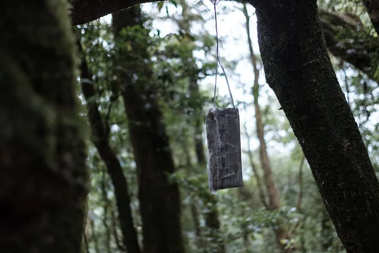 高速旋轉的牌子