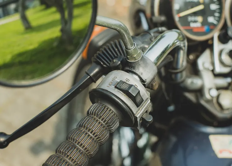 90年代的EH野狼125,左右開關都還是鋁製的,2000年後來全面改為塑膠製品