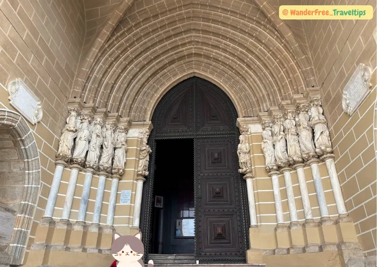 Evora主教堂正門口12使徒雕像