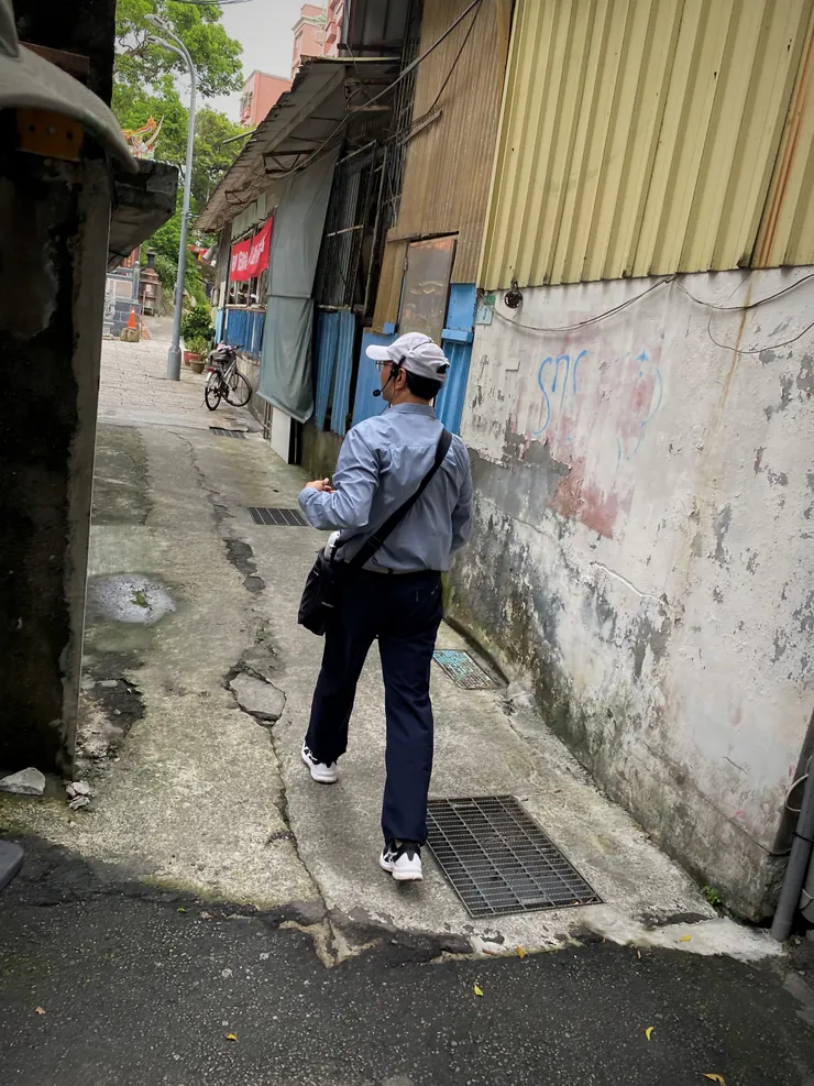 隱身巷弄的景美福興宮。