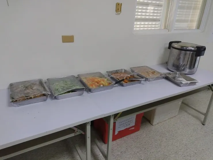 每日的午餐都是這種自助式，不過通常都還熱熱的