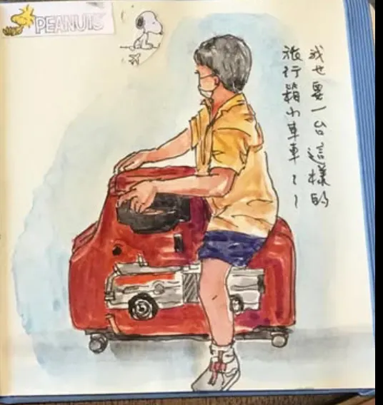 在機場看到騎著他的行李車溜來溜去的小朋友