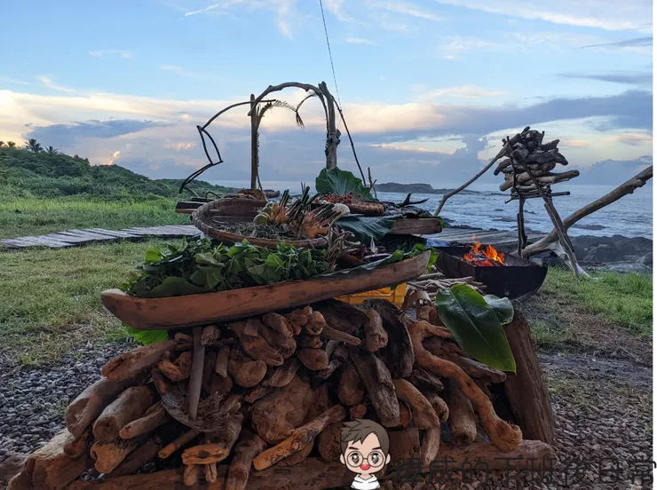 有各式野菜及火爐 這邊是老闆春天今天為我們出餐的餐台區