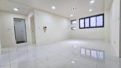 潭子市中心全新整理附車位景觀三房