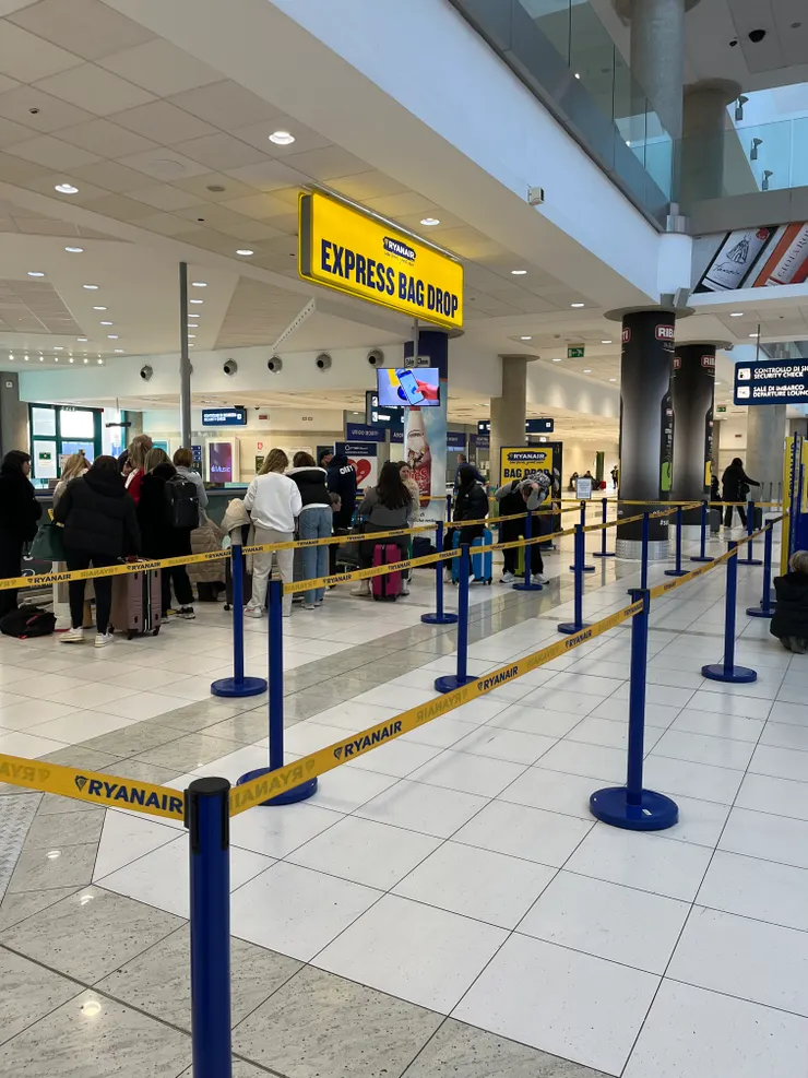 巴里機場BRI 瑞安航空自助行李托運