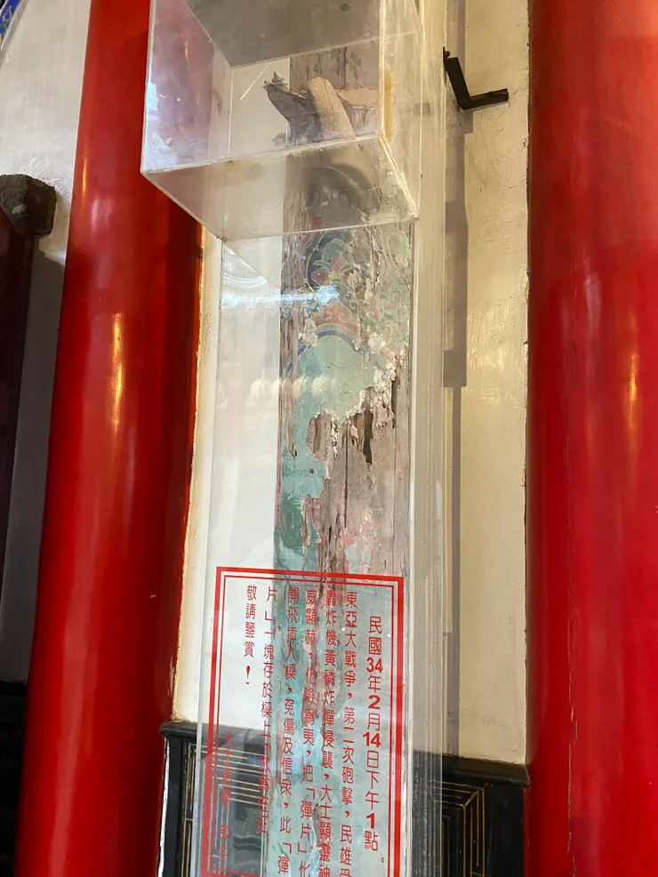 民雄大士爺廟裡的木造古柱