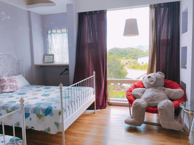 房內溫馨可愛 有的房間還有熊熊陪你作伴