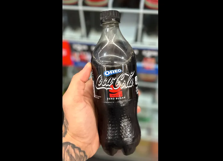 OREO口味的可樂，和可樂口味的OREO主觀比起來遜色不少。圖/截自Eric Koenreich（X）