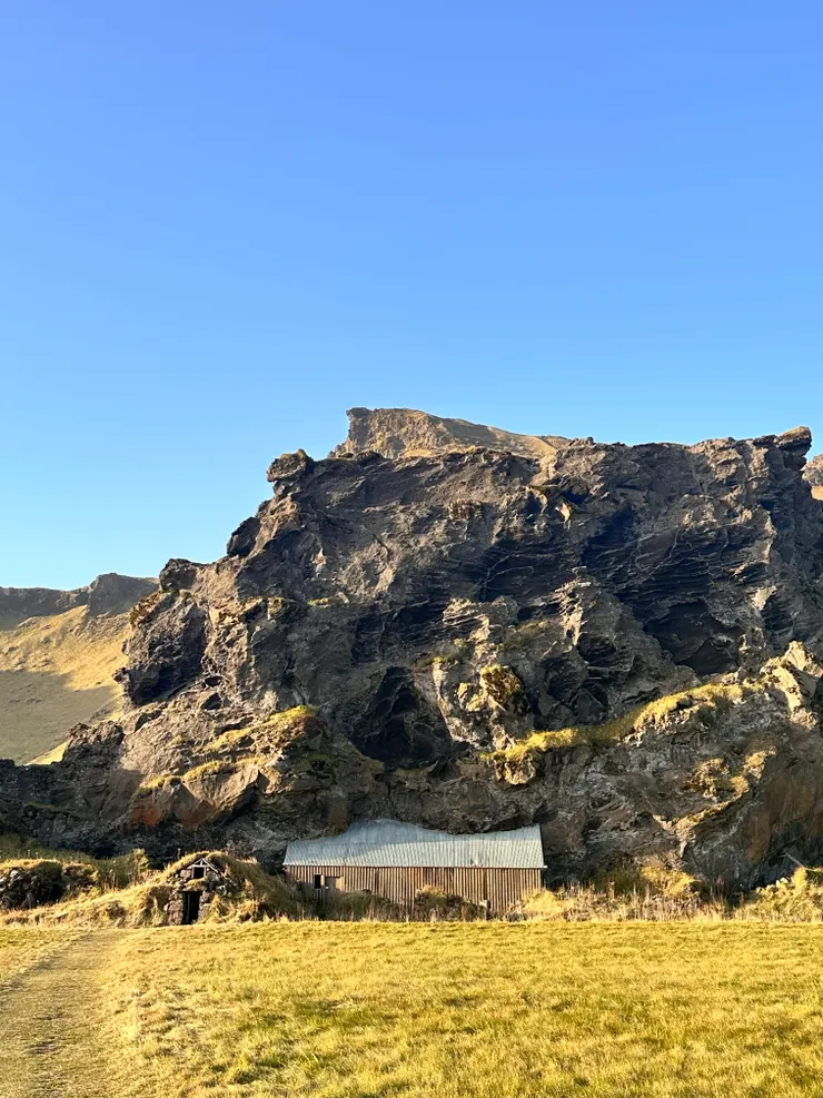 第二個比較現代一點，怎麼還有鐵皮。