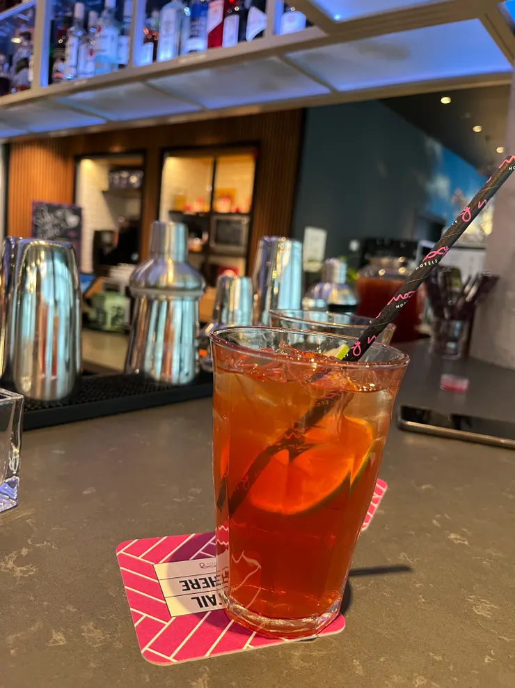 柏林機場慕奇夕酒店(Moxy Hotel)迎賓飲料