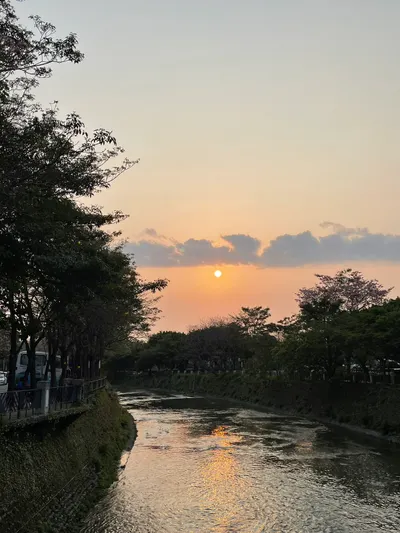 身處於亂世中，心更是要穩住，不要遺失自我