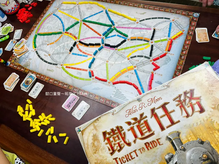 當某一個玩家僅剩下兩節車廂時，準備結束遊戲計算積分。