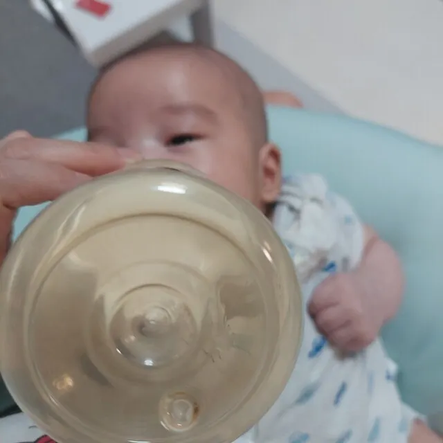 給寶寶喝母乳成分Sn-2 PA含量高的啟賦羊，希望真的能幫助到寶寶腸胃敏感，改善消化不良的問題