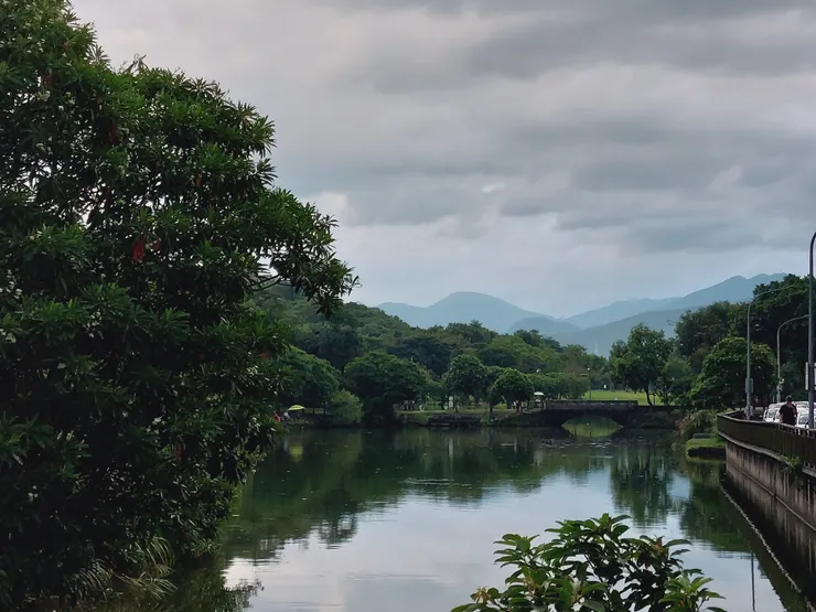 有著花蓮悠閒的湖光景色