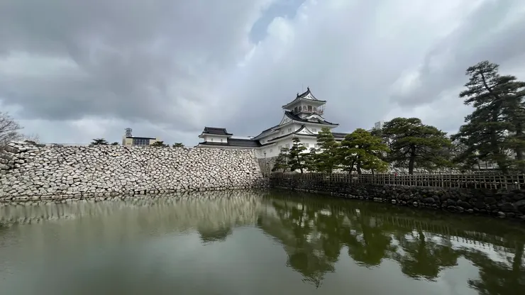 當初是因為明治維新被廢城。