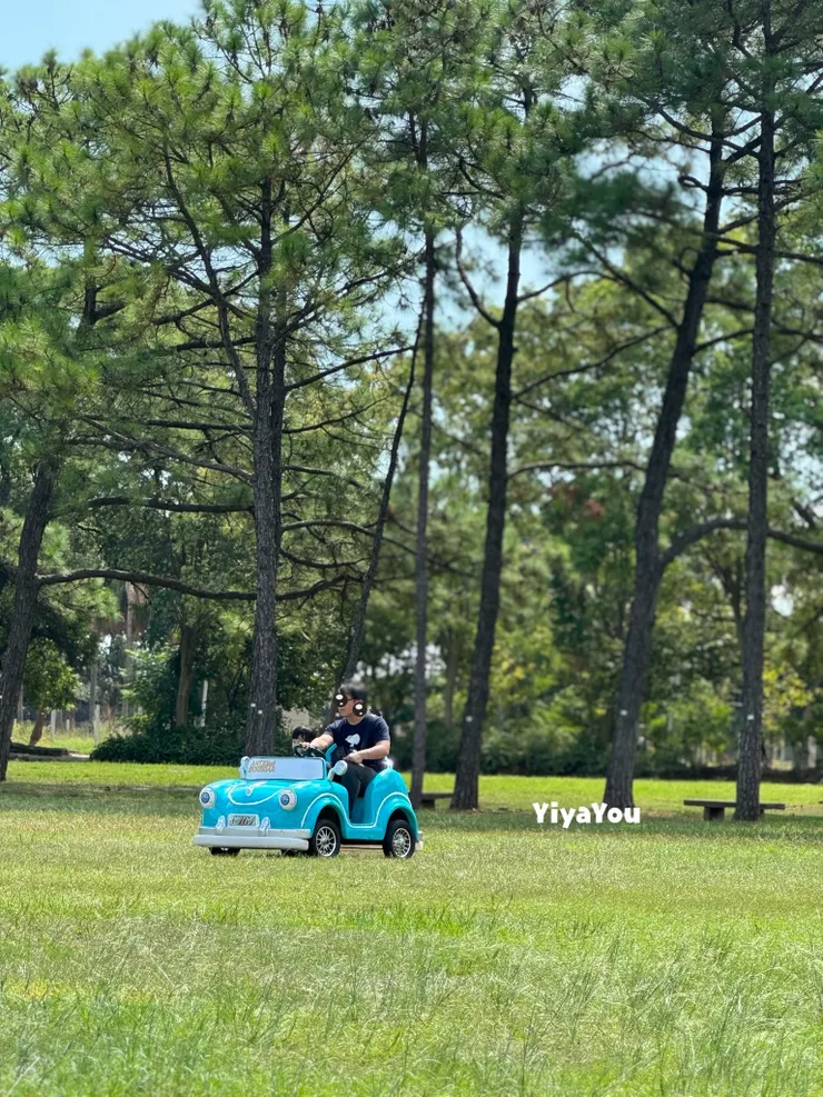 這次大草原剛好有電動車租借活動，遼闊的大草原除了跑跳，還能讓孩子體驗不同樂趣。