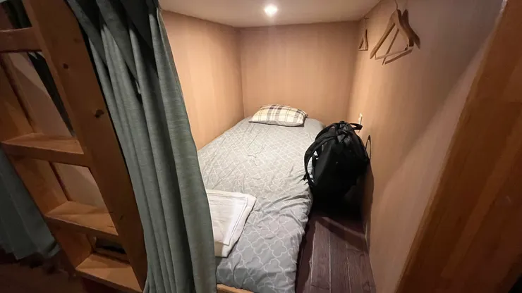 至少不會連翻身都困難。