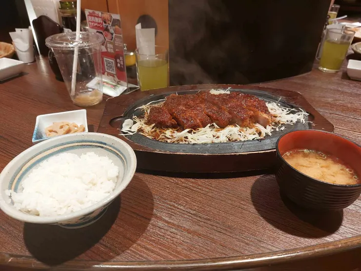 炸豬排定食登場~