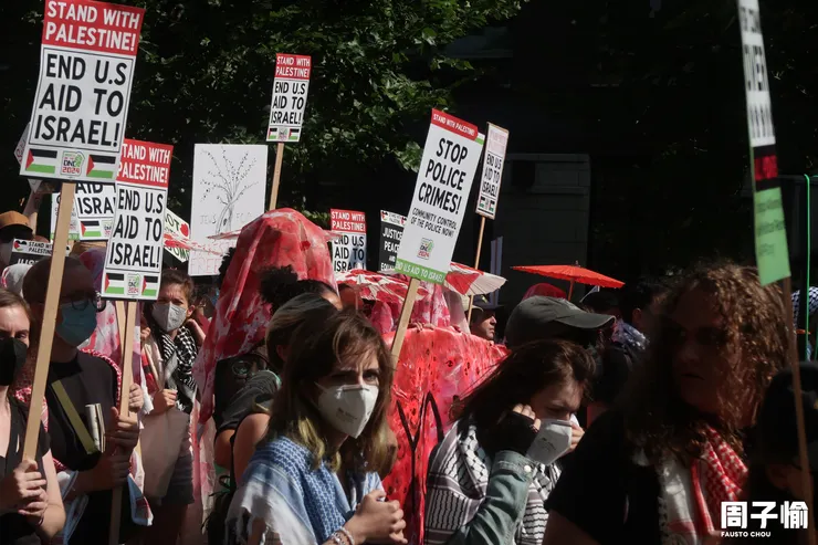 超過萬人參與在芝加哥2024民主黨全代會外的反戰示威。攝：周子愉