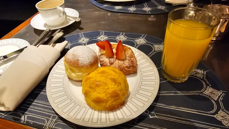 邱吉爾餐廳早餐的甜點也很讚!來澳門當來要吃菠蘿油!