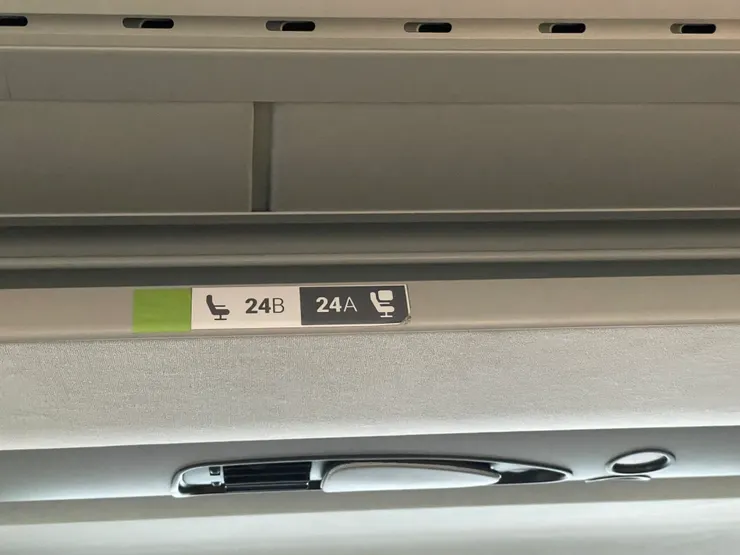 就是這個貼紙代表這座位是自由座哦