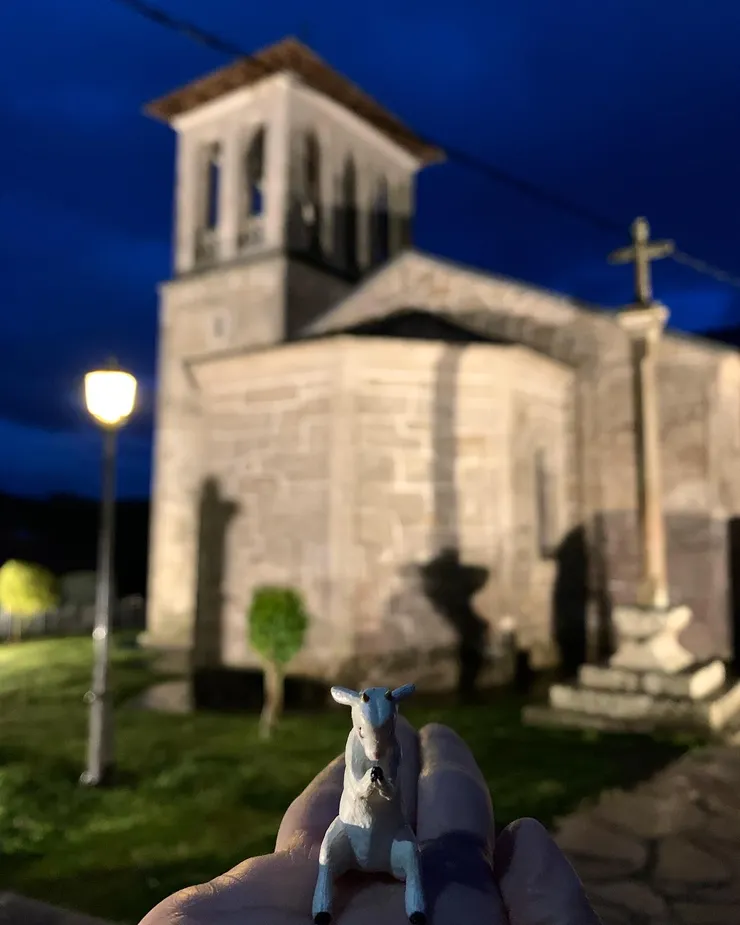 圖一：天未亮已從教堂前出發