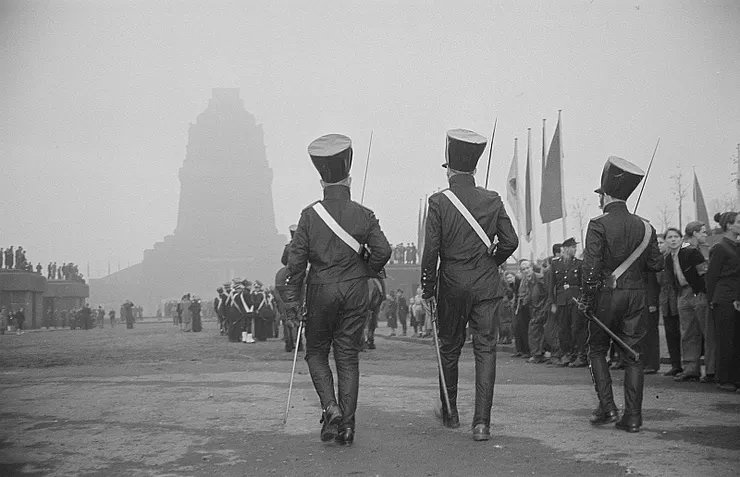 1953年在紀念碑陰影下重現萊比錫戰役的歷史